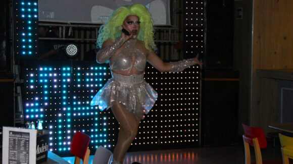 ‘Despechibis’ prende las noches de jueves en Ibis Mazatlán con karaoke, drinks y mucha actitud