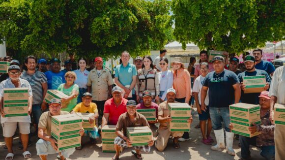 DIF Sinaloa entrega 956 despensas a pescadores de San Ignacio y Elota