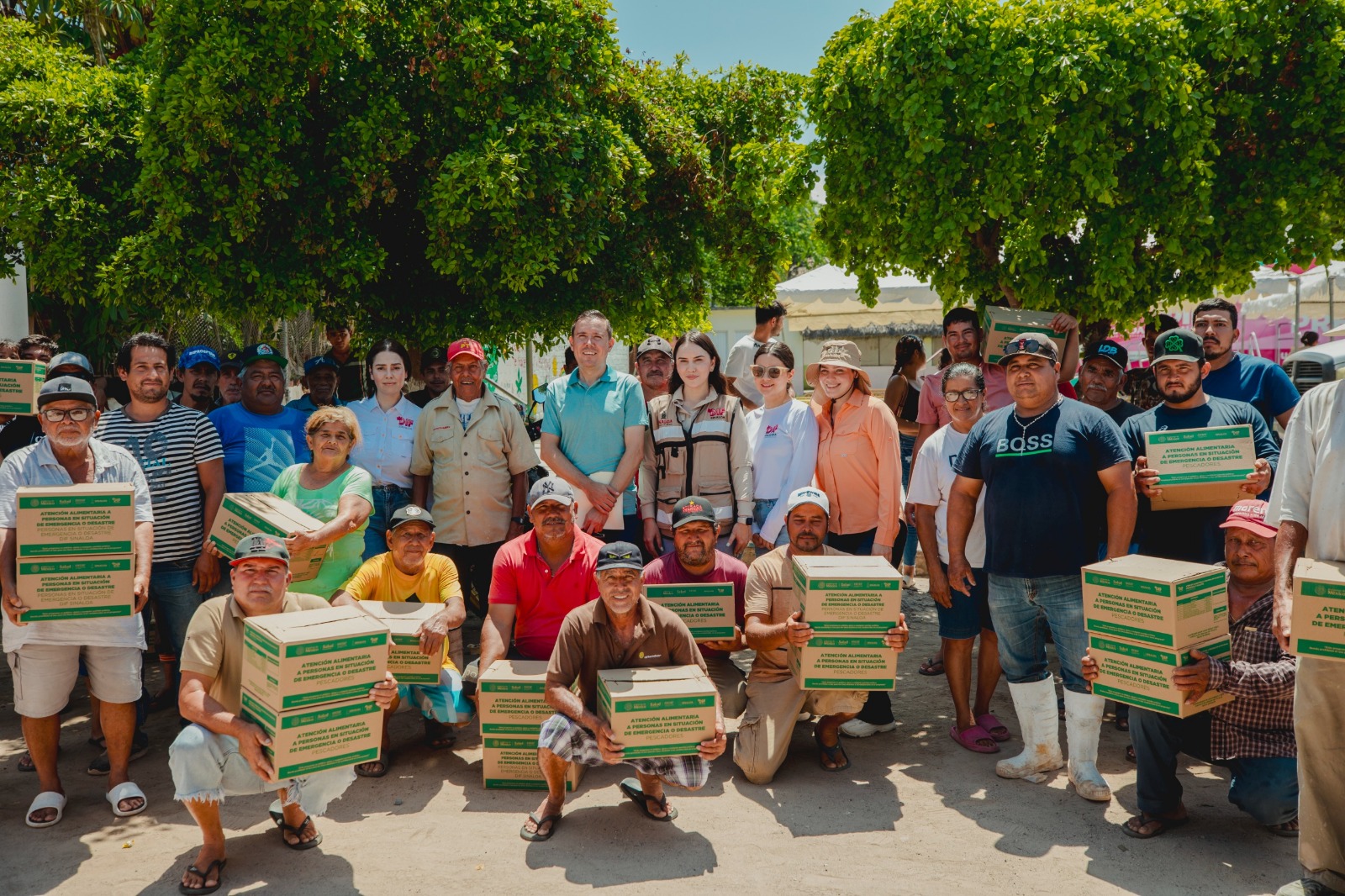 DIF Sinaloa entrega despensas a pescadores de San Ignacio y Elota