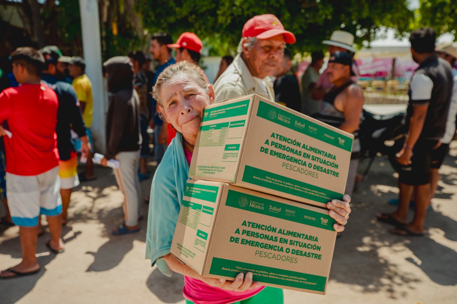 DIF Sinaloa entrega despensas a pescadores de San Ignacio y Elota