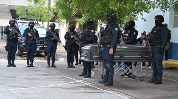 “Su valentía y honor son un ejemplo para todos nosotros”, despiden a policía asesinado en Ahome