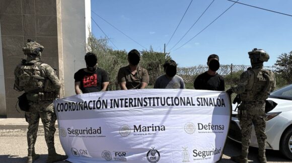 Detienen a cuatro en Balbuena, Navolato; traían fusil M15, cartuchos y marihuana