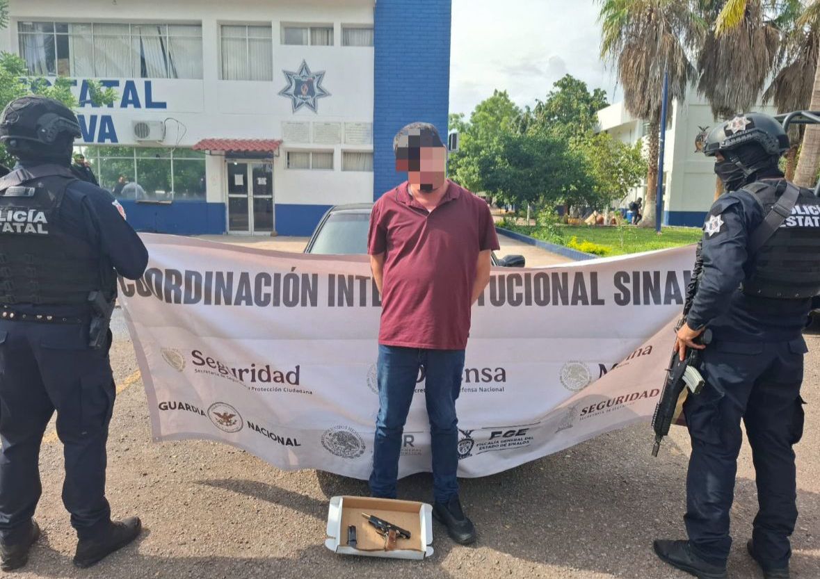Detienen a sujeto armado y le aseguran vehículo, en Culiacán