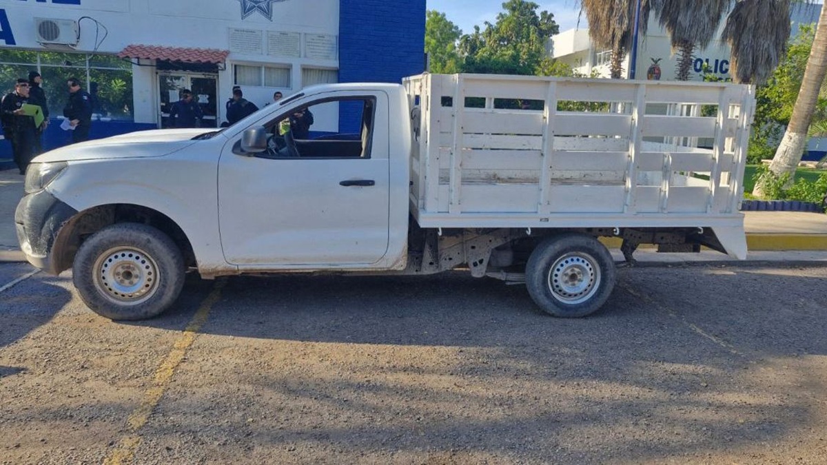 Aseguran camioneta con reporte de robo en Bellavista, Culiacán