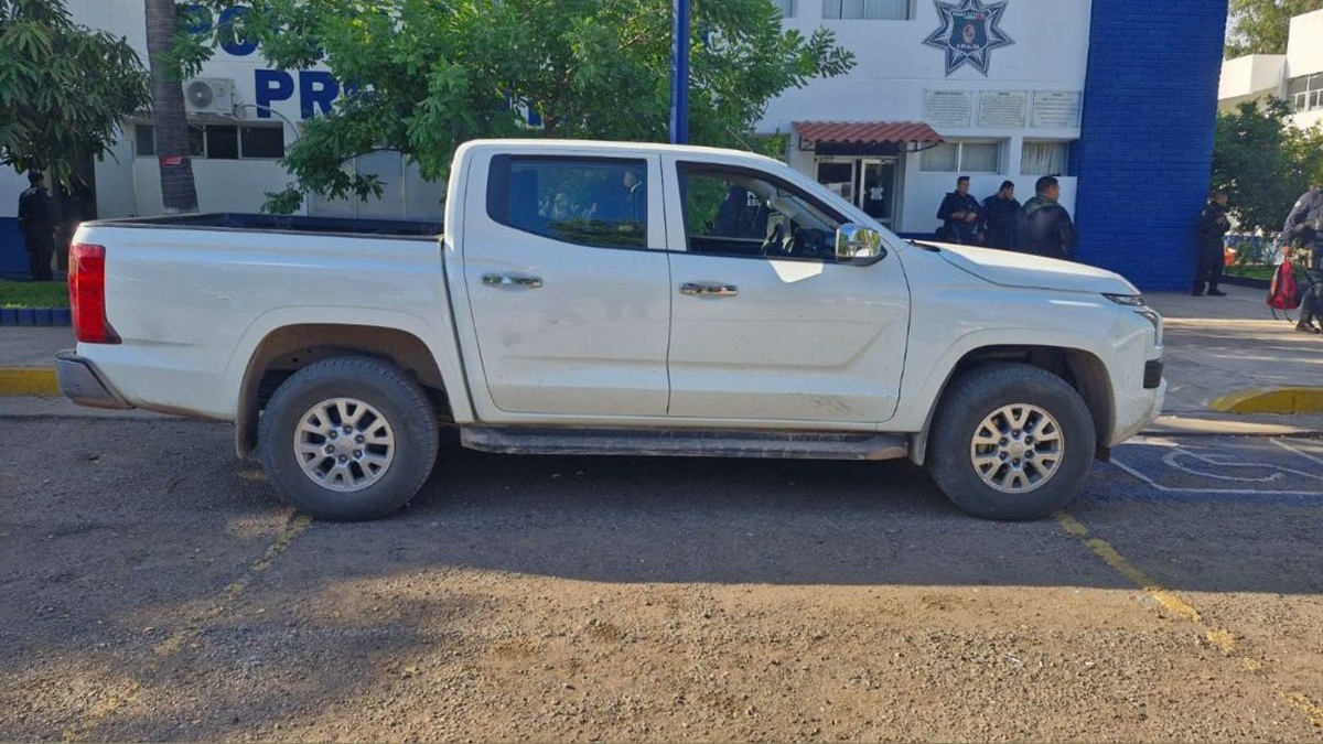 Aseguran camioneta con reporte de robo en Bellavista, Culiacán