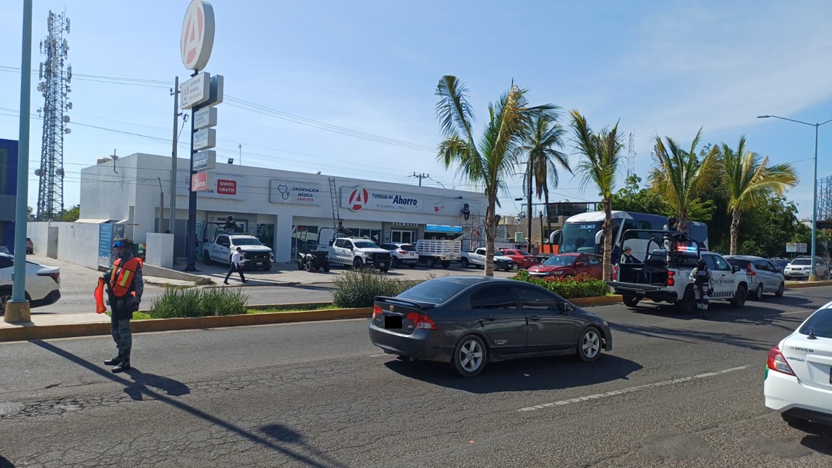 Detienen a sujeto y aseguran camioneta en Mazatlán, tras persecución