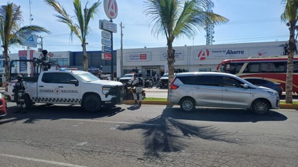 Detienen a sujeto tras persecución en la avenida Ejército Mexicano, en Mazatlán