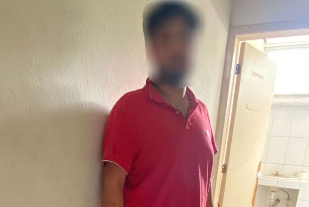 Detienen a pareja con un arma, más de 70 ponchallantas y un radio en Culiacán