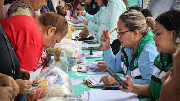 DIF Culiacán lleva servicios de salud y apoyos a más de 400 personas en Aguaruto