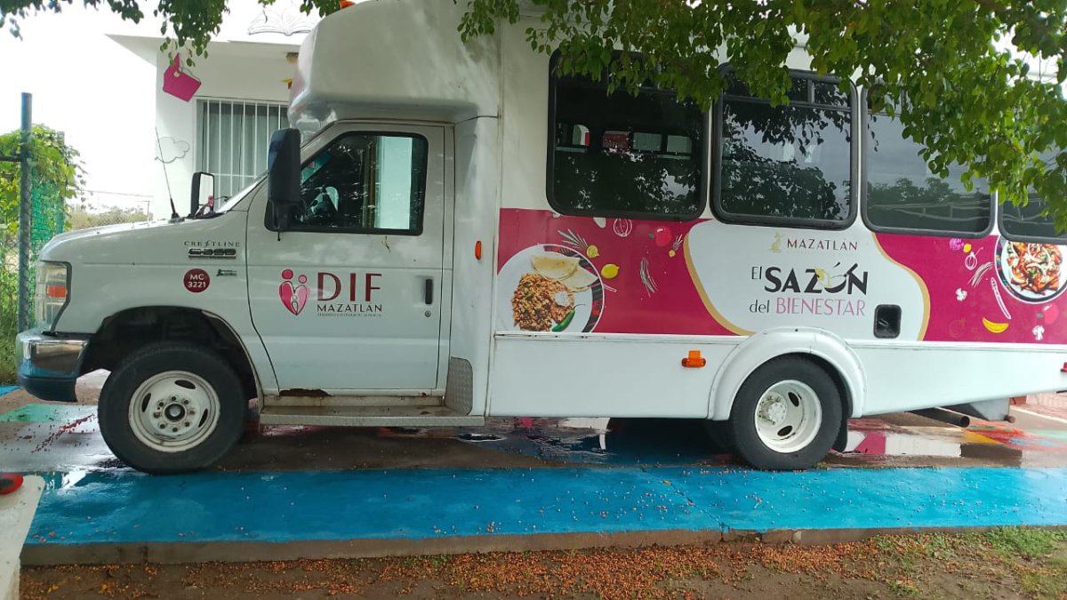 DIF Mazatlán lleva alimentos gratuitos a hospitales con ‘El Sazón del Bienestar, Cocina Móvil’