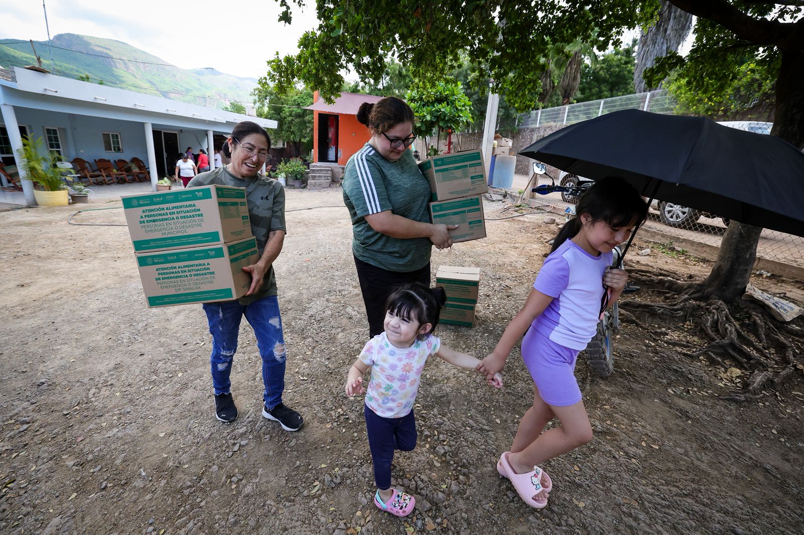 DIF Sinaloa entrega despensas en Tacuichamona, Culiacán