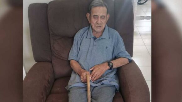 Don José recupera la vista tras operación de cataratas y quiere conocer a sus rescatistas, en Guasave