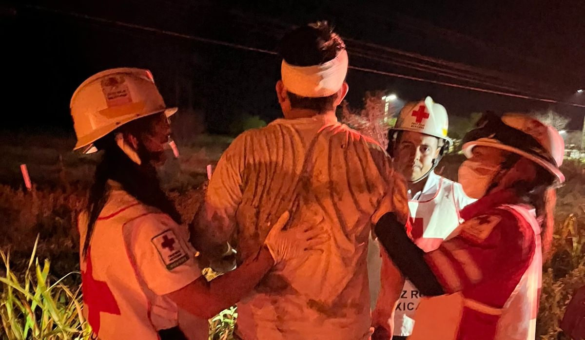 Dos lesionados tras derrapar en moto en Mazatlán