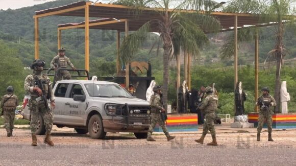 Dos civiles abatidos, un detenido y camionetas blindadas aseguradas; saldo de enfrentamiento en Alcoyonqui, Culiacán