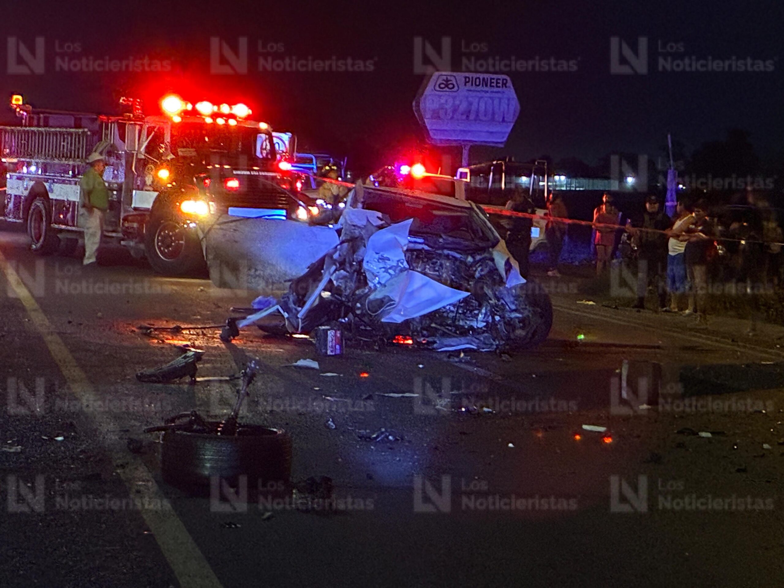 Dos personas sin vida tras fatal accidente sobre la carretera México 15, en Ahome