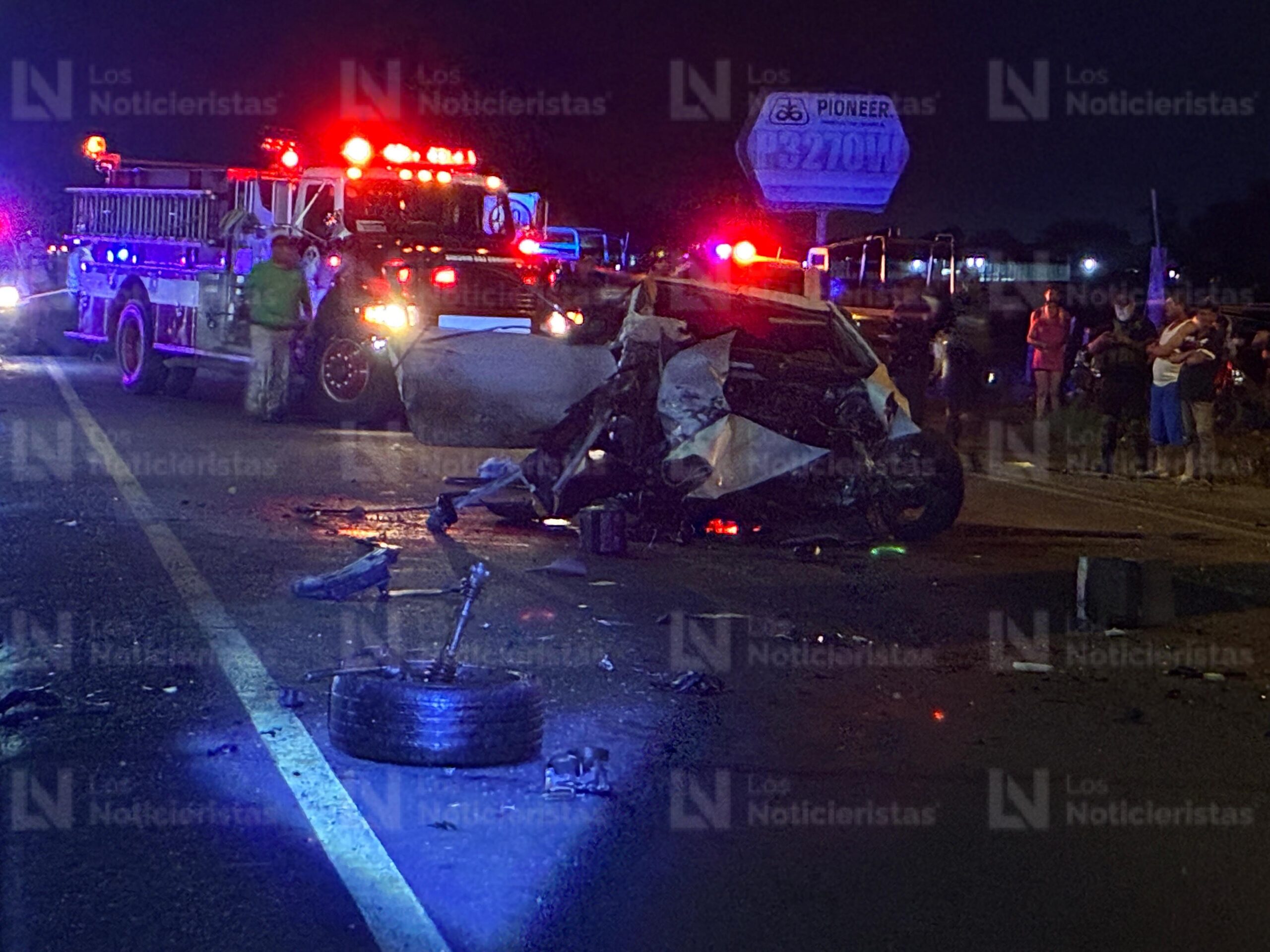 Dos personas sin vida tras fatal accidente sobre la carretera México 15, en Ahome