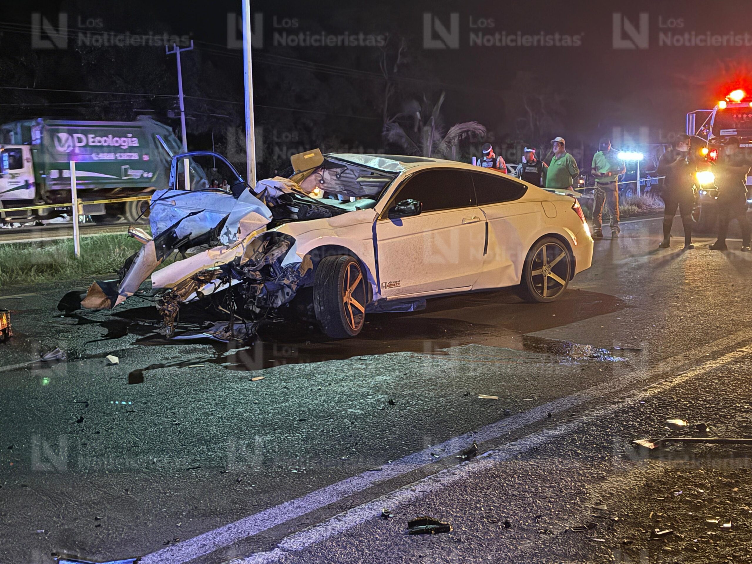 Dos personas sin vida tras fatal accidente sobre la carretera México 15, en Ahome