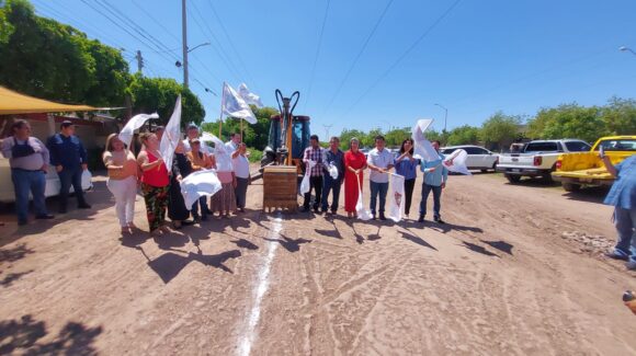 Atienden en Guamúchil, fuerte problema de salud con la rehabilitación del colector de aguas negras en la colonia 12 de Enero
