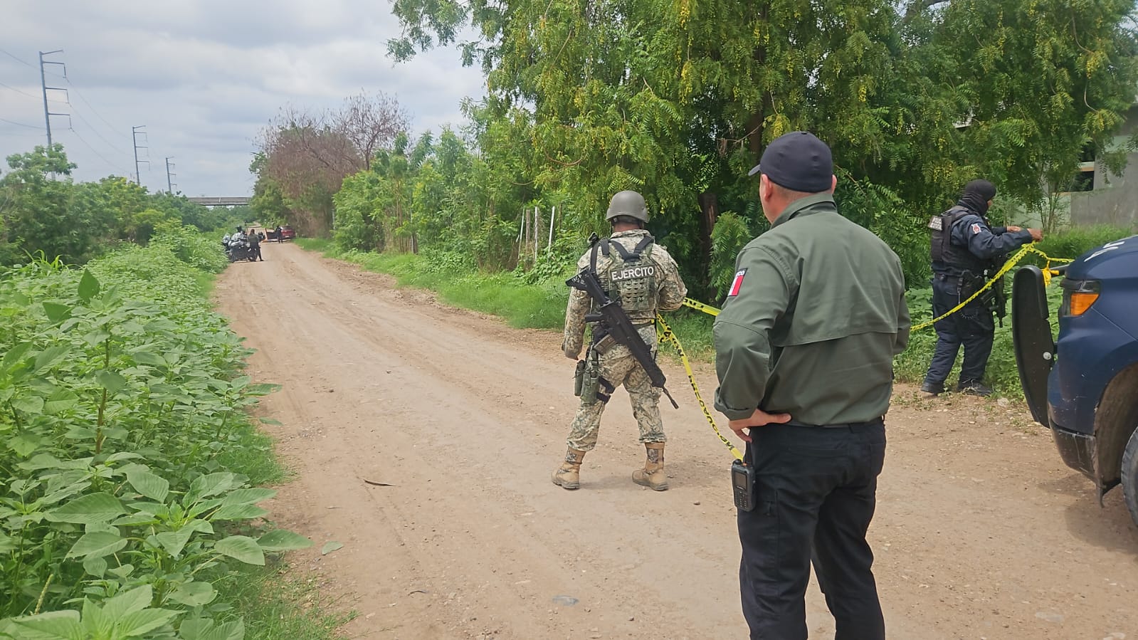 Junto a un carro encuentran ejecutado un hombre en Culiacán