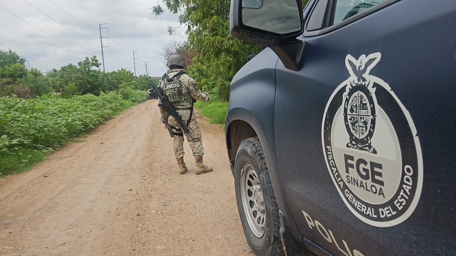 Junto a un carro encuentran ejecutado un hombre en Culiacán