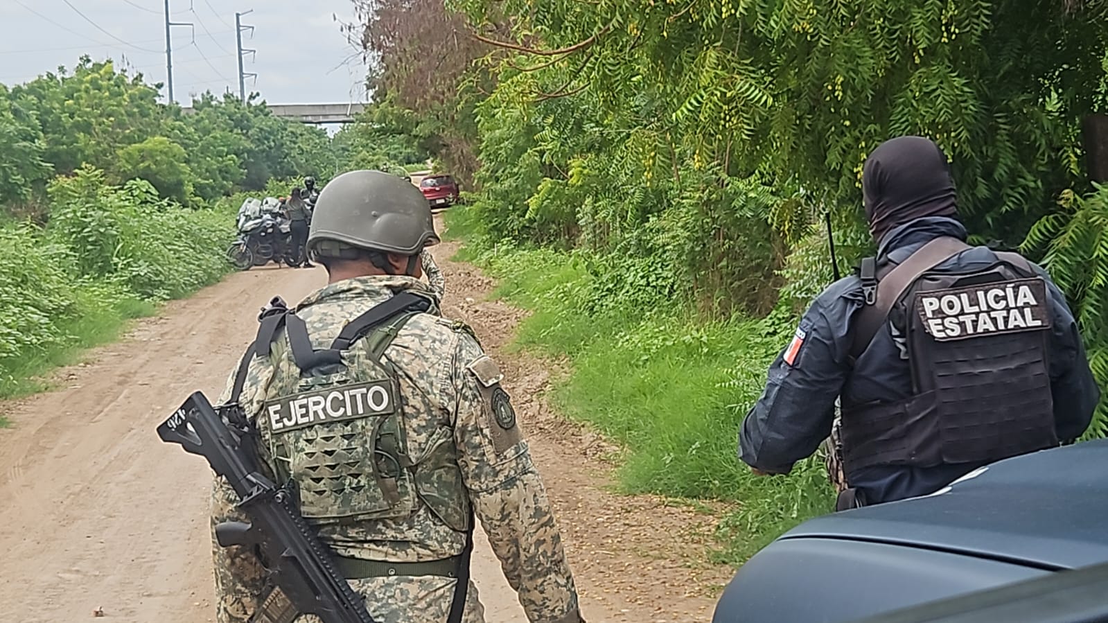 Junto a un carro encuentran ejecutado un hombre en Culiacán
