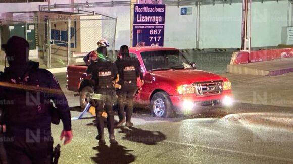¡Quedó en una Ranger roja! Tras persecución, ejecutan a balazos a policía municipal en Culiacán