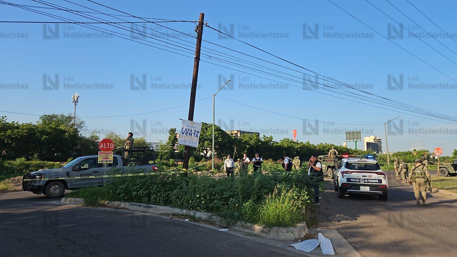 Militares resguardando zona donde se localizan personas asesinadas bajo puente
