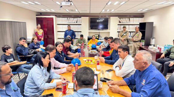 En lo alto de la presa Huites, se lleva a cabo la Mesa de Coordinación para la Construcción de la Paz