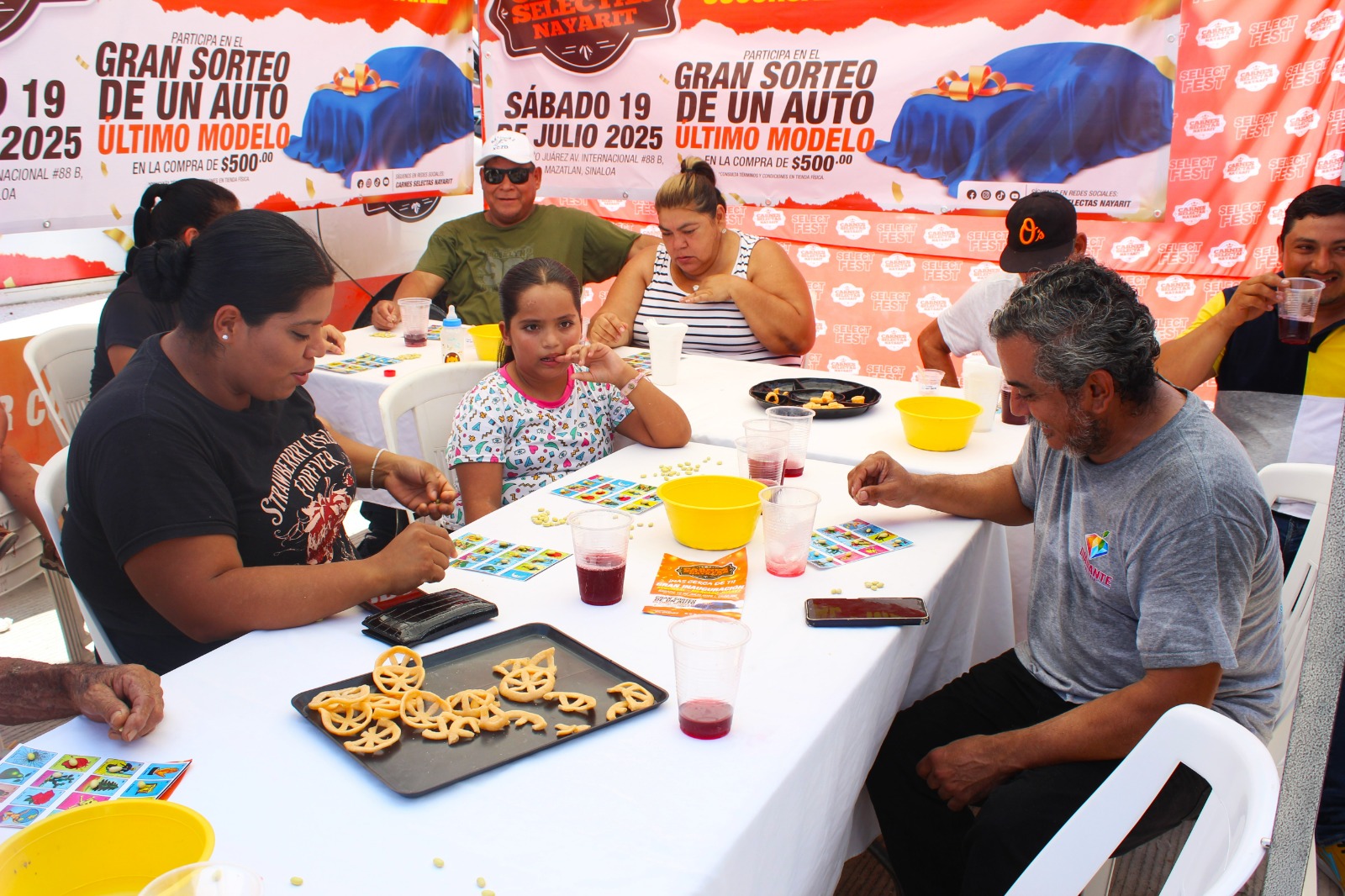 el show del mariconcho en mazatlan jugando