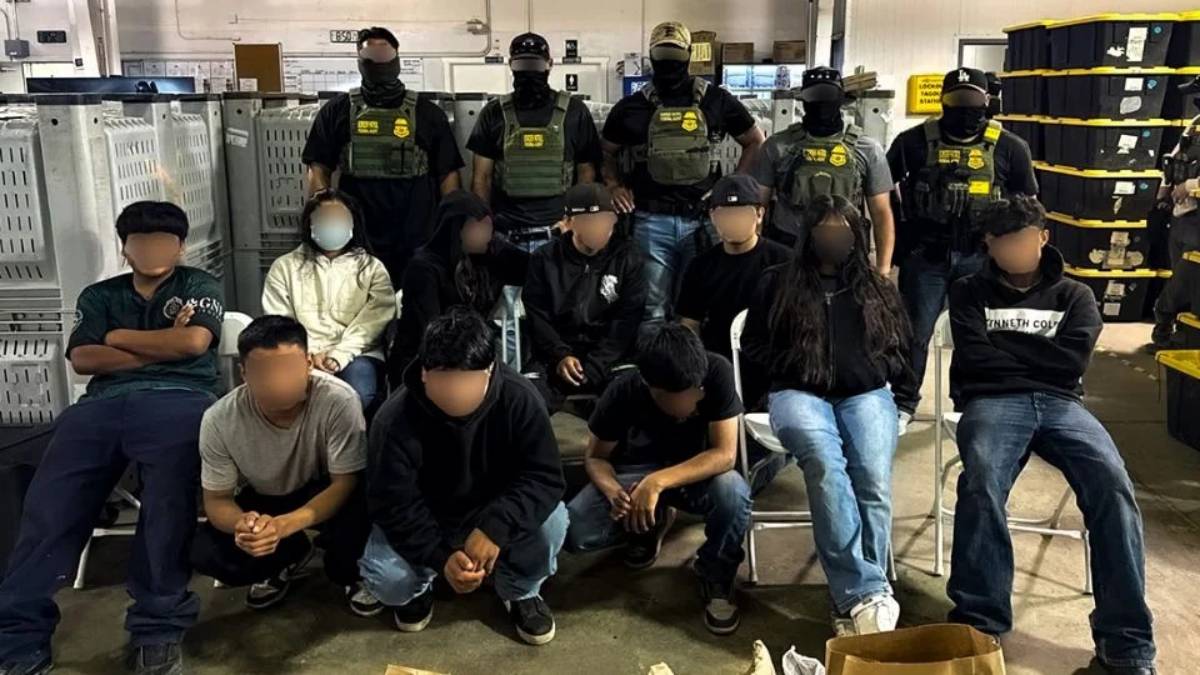 Encuentran a 10 menores de edad migrantes en redada a granja de California
