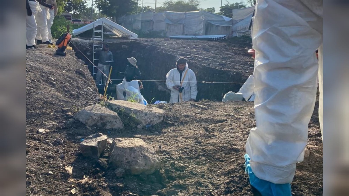 Recuperan cinco cuerpos en fosa 1 del panteón 21 de Marzo, en Culiacán