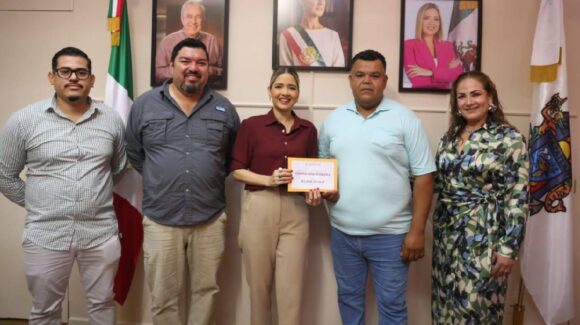 Entrega Gobierno de Mazatlán apoyos económicos al sector pesquero
