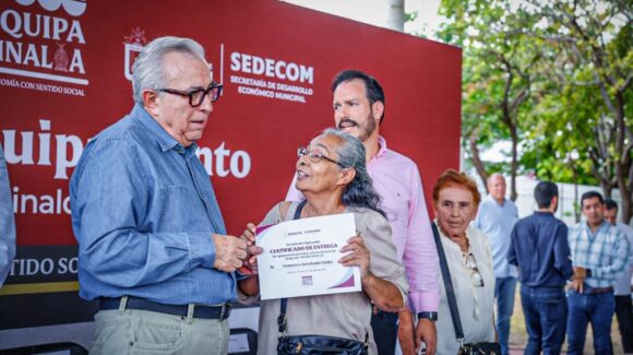 Con el objetivo de reactivar la economía, Rocha Moya y Gámez Mendívil entrega equipamiento productivo en Culiacán