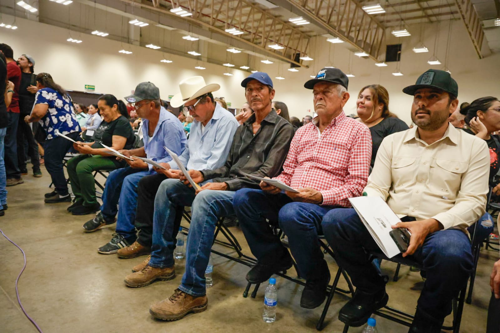Entregan títulos de propiedad a familias de Culiacán