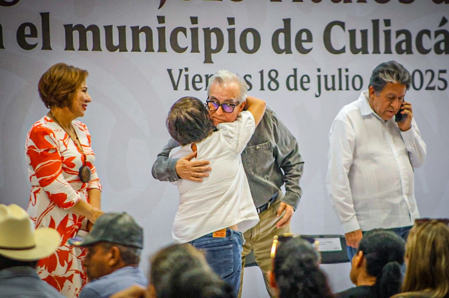 Entregan títulos de propiedad a familias de Culiacán