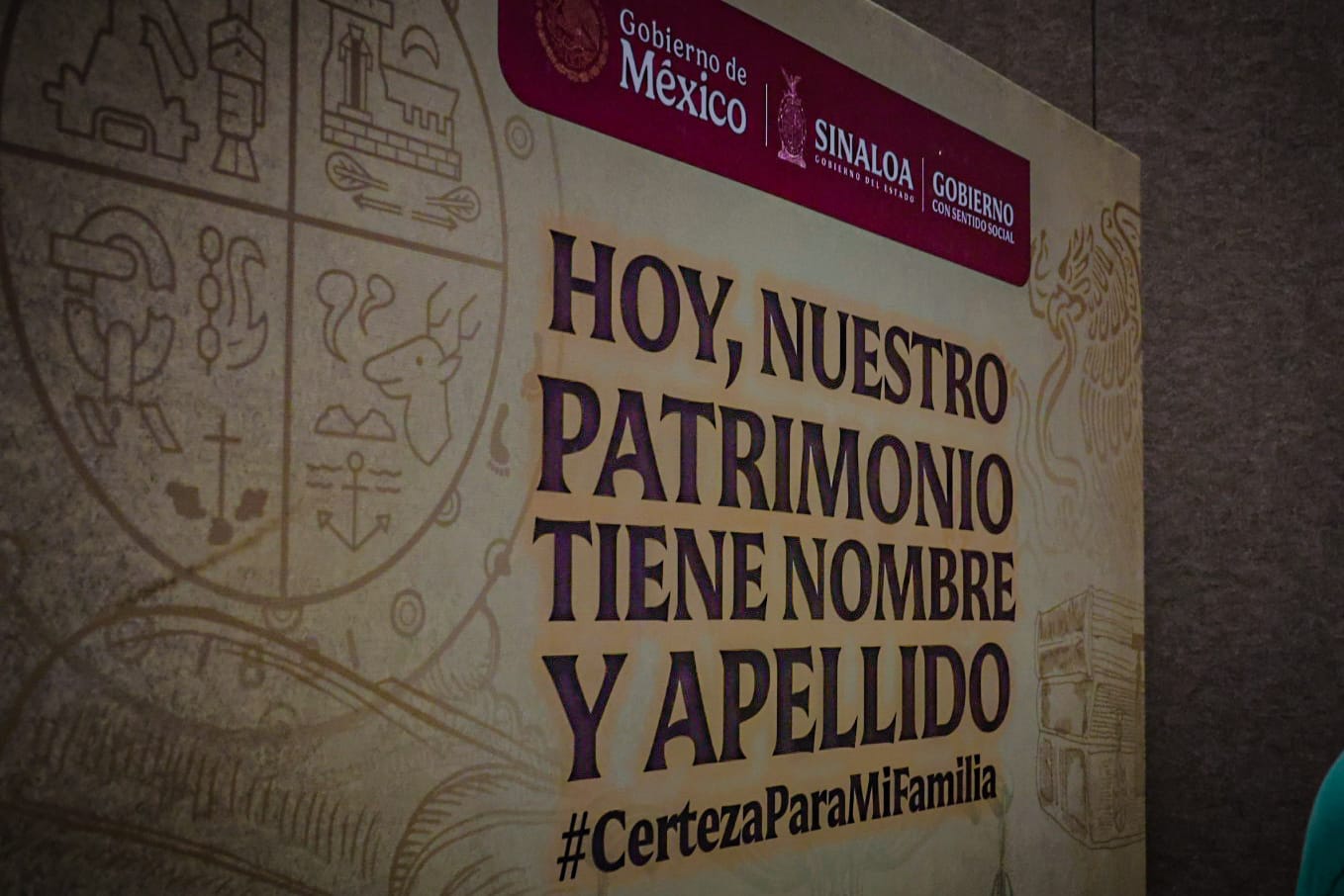Entregan títulos de propiedad a familias de Culiacán