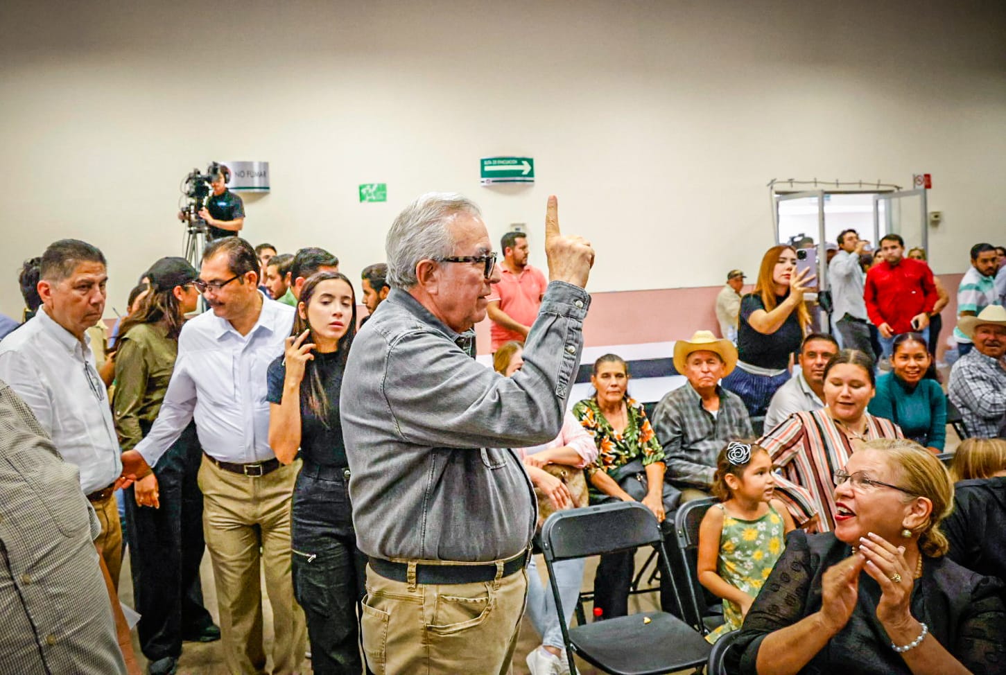 Entregan títulos de propiedad a familias de Culiacán
