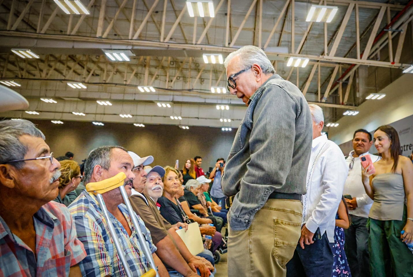Entregan títulos de propiedad a familias de Culiacán