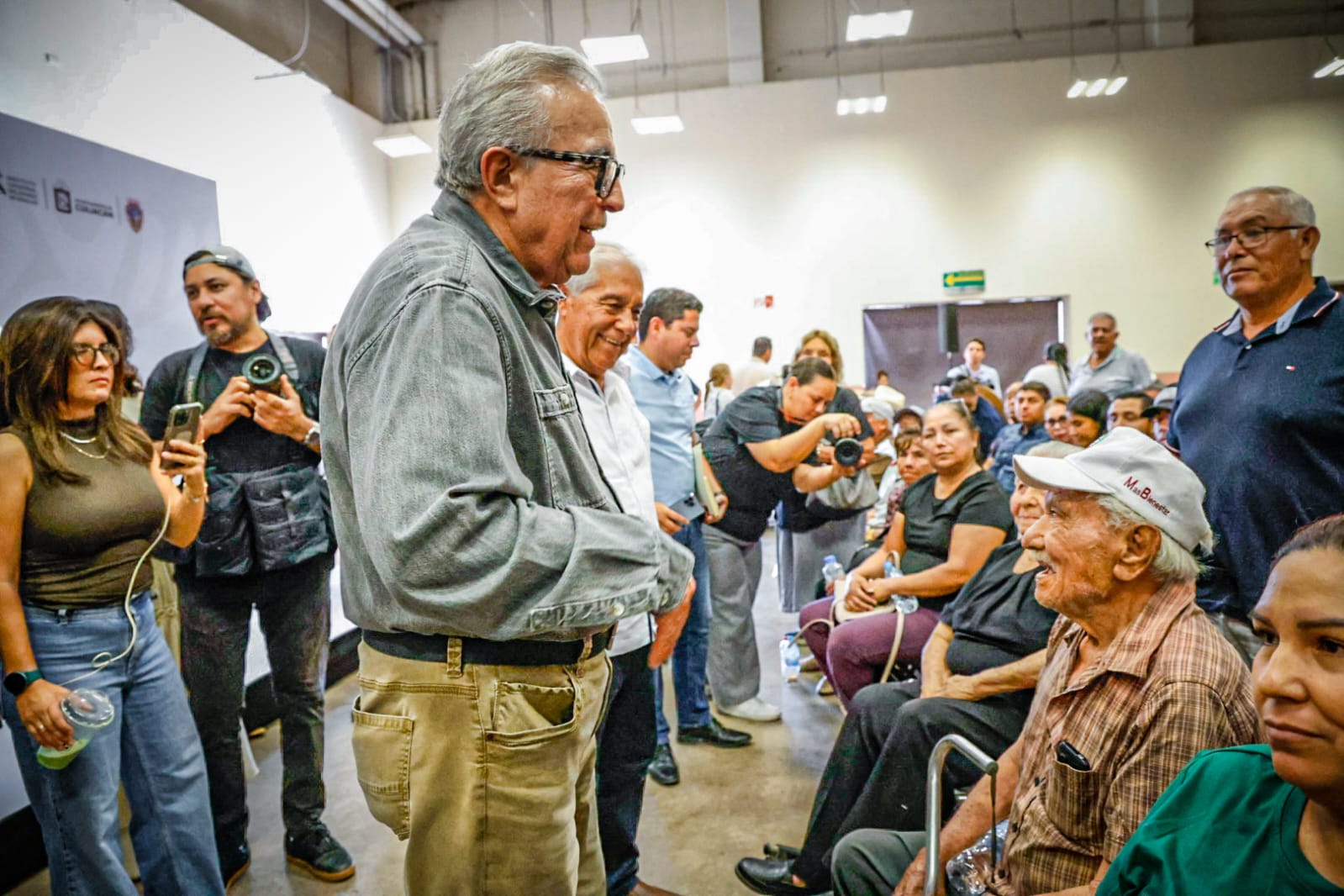 Entregan títulos de propiedad a familias de Culiacán