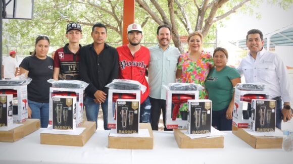 Fortalecen economía local en Rosario, 42 emprendedores reciben Equipa Sinaloa