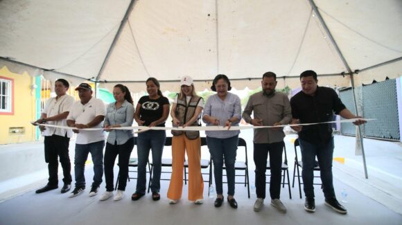 Entrega Gobierno de Mazatlán calle pavimentada en Valles del Ejido