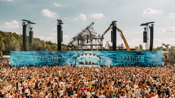 Fallece espectadora canadiense tras colapsar en el festival Tomorrowland; hay 5 hospitalizados