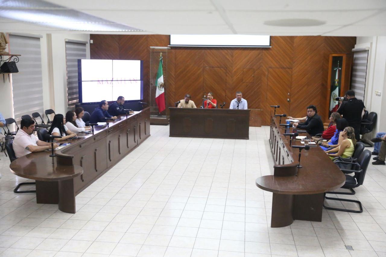 Estrella Palacios Domínguez en reunión con los titulares de las dependencias de gobierno de Mazatlán