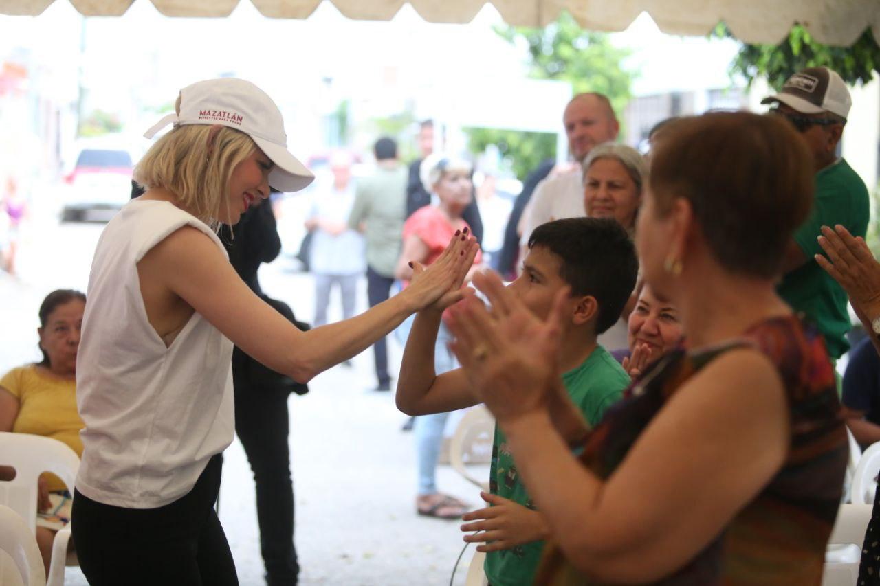 estrella palacios en evento de rehabilitacion de calles