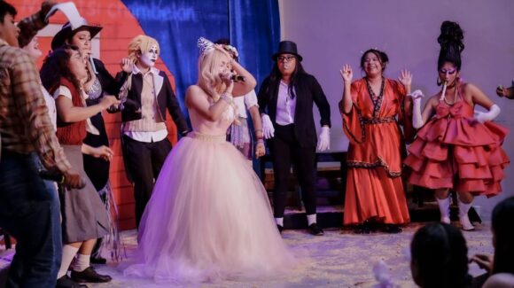 Con karaoke, música y humor, estudiantes del CMA convierten su examen de canto en un show inolvidable en Mazatlán