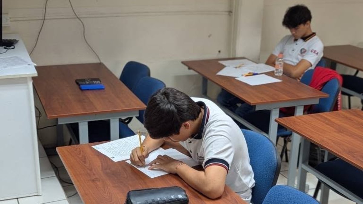 Estudiantes sinaloenses ganan medallas en Concurso Nacional de Talentos en Física 2025
