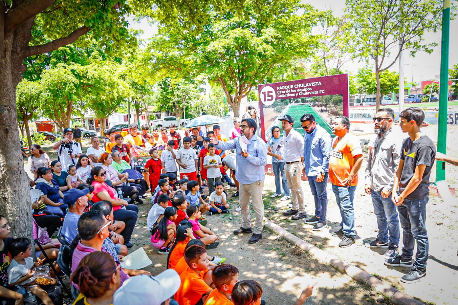 "Que el deporte llegue a más colonias": Rommel Pacheco entrega cancha rehabilitada en Culiacán