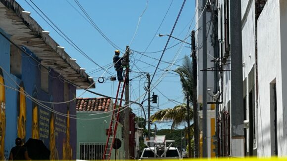 Repara CFE falla eléctrica en Villa Unión; esperan restablecimiento esta tarde