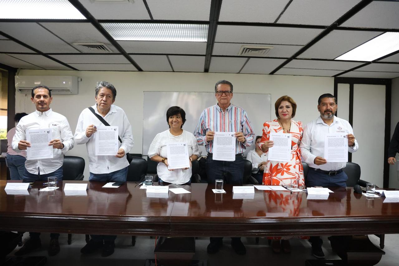 Firman convenio de donación de terrenos para construir viviendas en Concordia