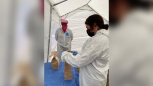 personal forense en el panteón 21 de marzo